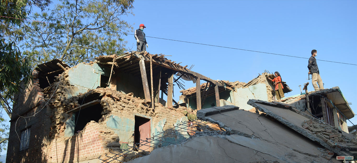 People demolishing their houses which was completly destroyed during Earthquake 2015 4
